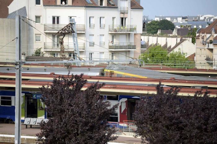 Accidente de tren en París: Al menos 6 muertos al descarrilar un tren regional en Brétigny-sur-Orge (VÍDEO, FOTOS)