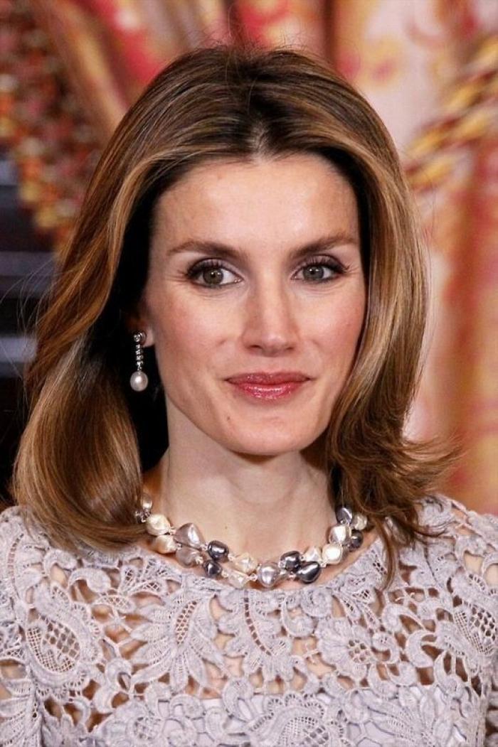Felipe VI se salta el protocolo de pronto y deja a un militar perplejo: "Permíteme que te descoloque"