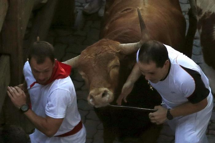 Sor Elsa, la monja que corre delante de los toros: "Esta afición me supera, puede conmigo"
