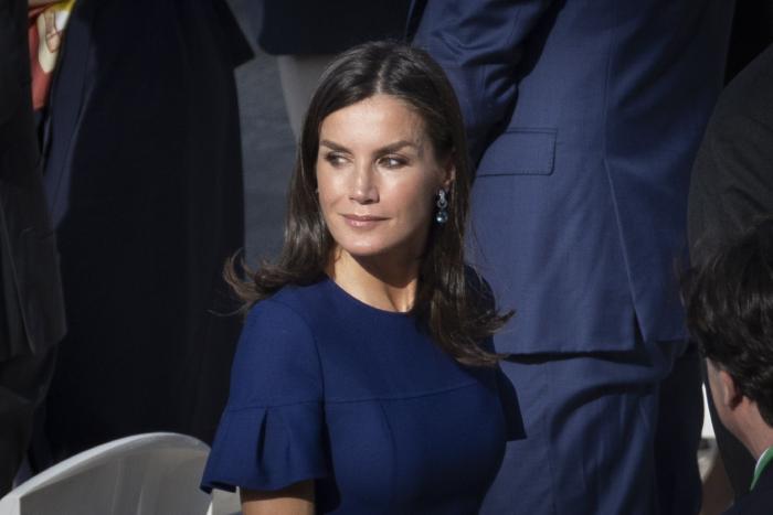 Felipe VI se salta el protocolo de pronto y deja a un militar perplejo: "Permíteme que te descoloque"