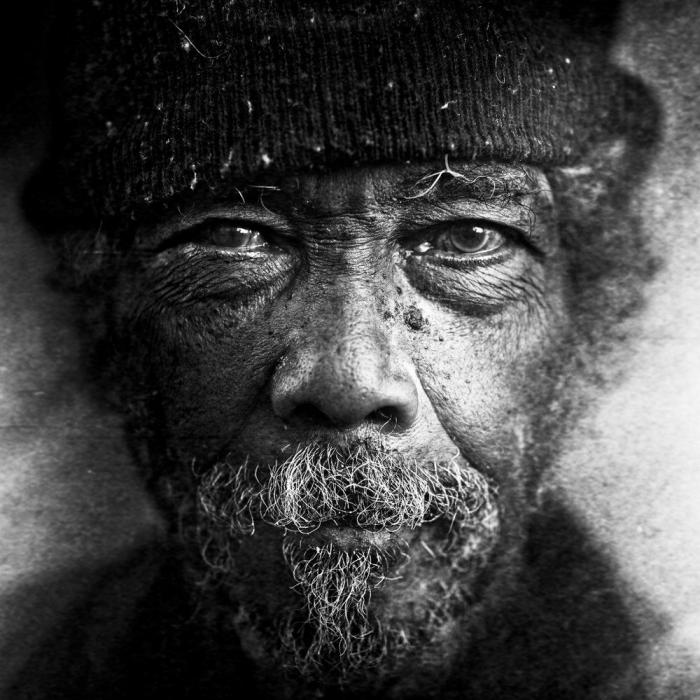 Los retratos del fotógrafo Lee Jeffries para concienciar sobre las personas sin hogar (FOTOS)