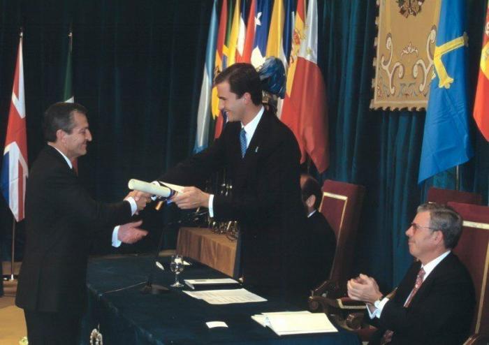 El vídeo de Adolfo Suárez que casi parece actual y que se mueve rápidamente por Twitter