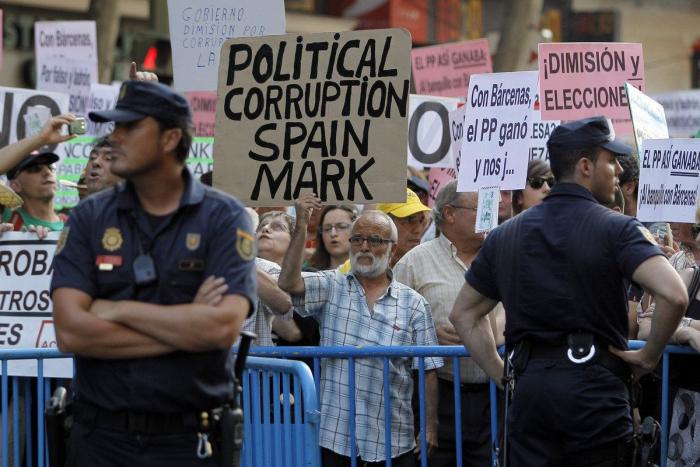 'Barbacoa de chorizos': Protestas en toda España ante las sedes del PP
