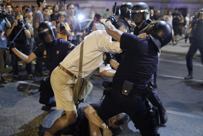 'Barbacoa de chorizos': Protestas en toda España ante las sedes del PP