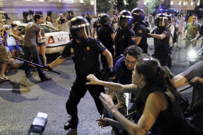 'Barbacoa de chorizos': Protestas en toda España ante las sedes del PP