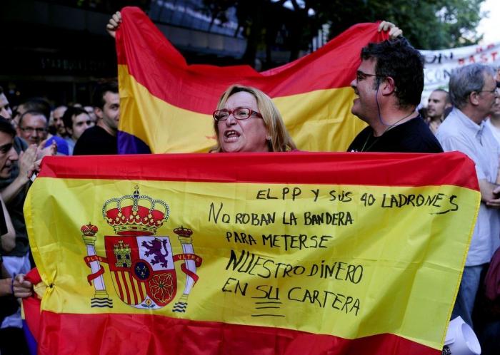 'Barbacoa de chorizos': Protestas en toda España ante las sedes del PP