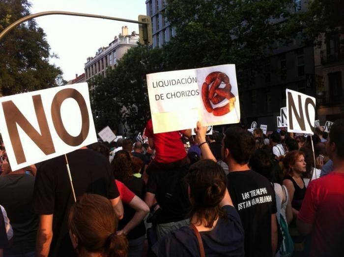 'Barbacoa de chorizos': Protestas en toda España ante las sedes del PP