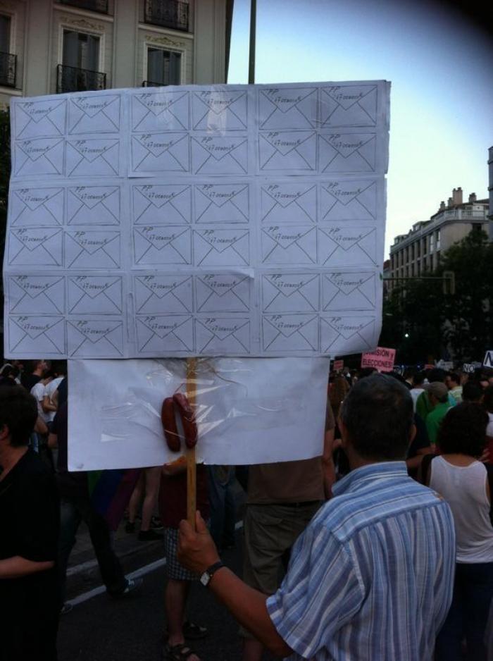 'Barbacoa de chorizos': Protestas en toda España ante las sedes del PP