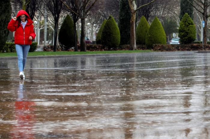 Abrigo y paraguas: este jueves llegan las primeras heladas del otoño