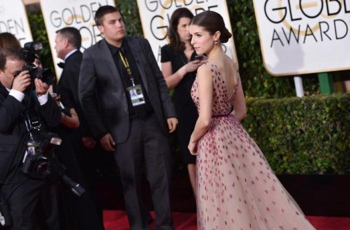 El 'photobomb' de Benedict Cumberbatch a Meryl Streep en los Globos de Oro (GIF)