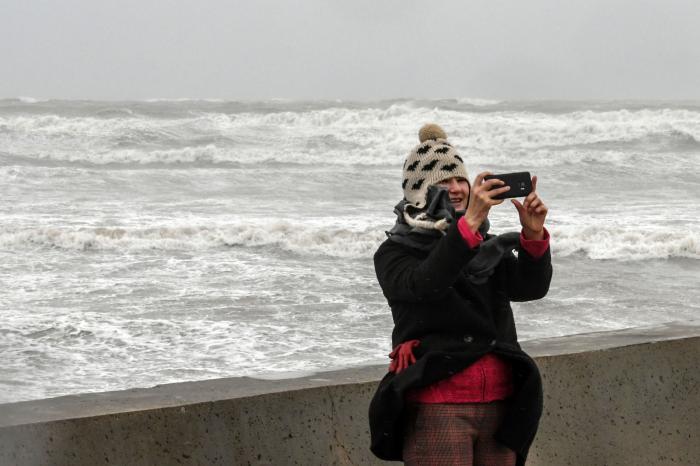 España, en aviso por la borrasca 'Karine' con riesgo extremo por olas en País Vasco, Asturias y Cantabria