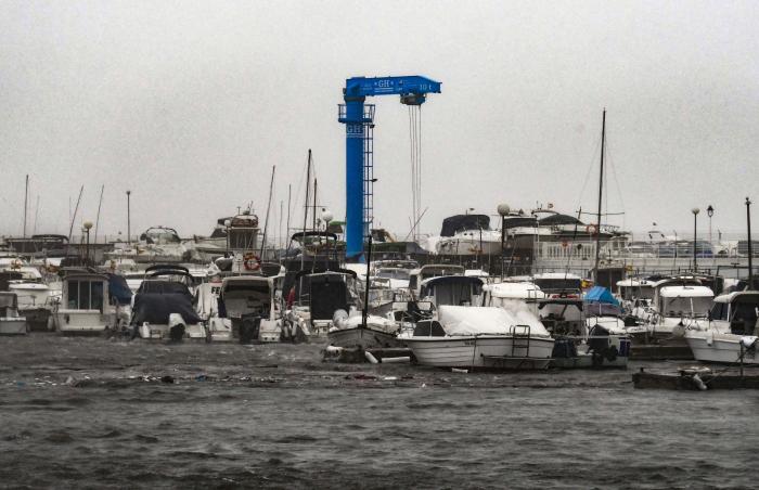 España, en aviso por la borrasca 'Karine' con riesgo extremo por olas en País Vasco, Asturias y Cantabria