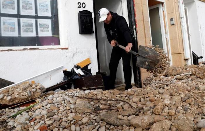 España, en aviso por la borrasca 'Karine' con riesgo extremo por olas en País Vasco, Asturias y Cantabria