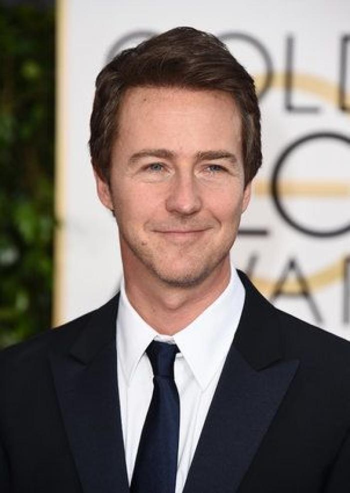 El 'photobomb' de Benedict Cumberbatch a Meryl Streep en los Globos de Oro (GIF)