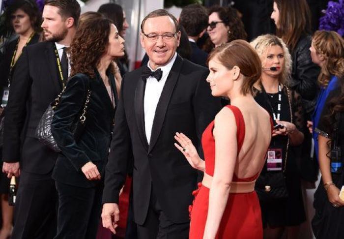 El 'photobomb' de Benedict Cumberbatch a Meryl Streep en los Globos de Oro (GIF)