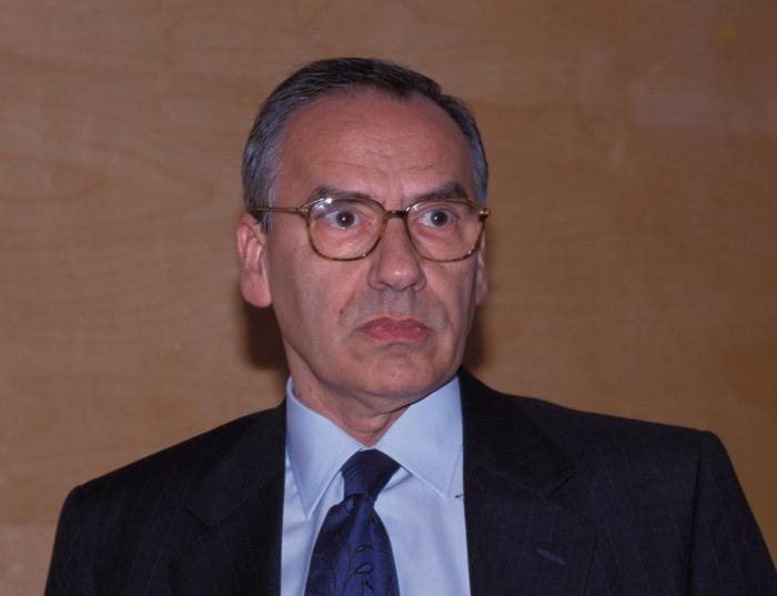 ¿Por qué nadie dimite en España? "Una vez que están arriba ya no los descabalga ni dios"