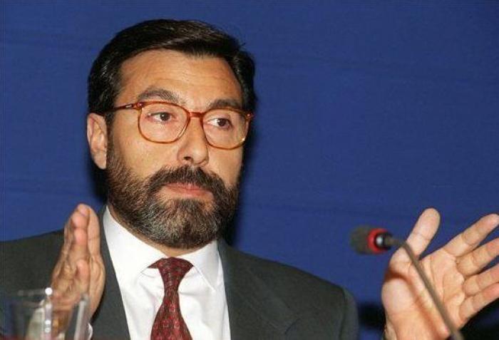 ¿Por qué nadie dimite en España? "Una vez que están arriba ya no los descabalga ni dios"