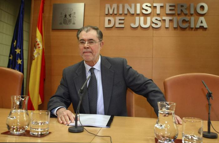 ¿Por qué nadie dimite en España? "Una vez que están arriba ya no los descabalga ni dios"