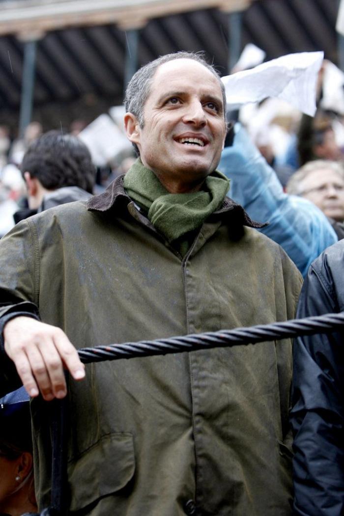 ¿Por qué nadie dimite en España? "Una vez que están arriba ya no los descabalga ni dios"