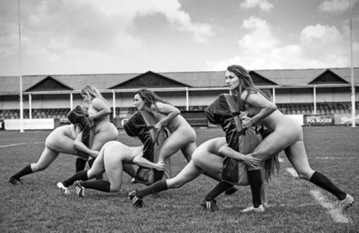 Estas jugadoras de rugby tienen un buen motivo para posar desnudas