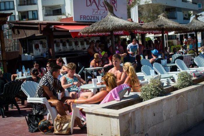 Dr. Balconing: el médico sevillano que estudia por qué ocurre y cómo prevenirlo