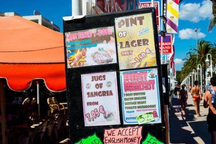 Dr. Balconing: el médico sevillano que estudia por qué ocurre y cómo prevenirlo