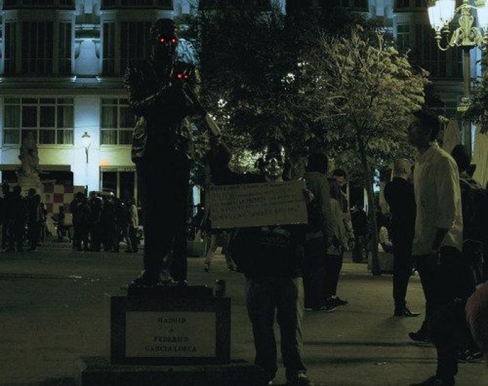 Va caminando por Madrid y ojo a lo que encuentra en la acera: muchos tienen que mirar dos veces