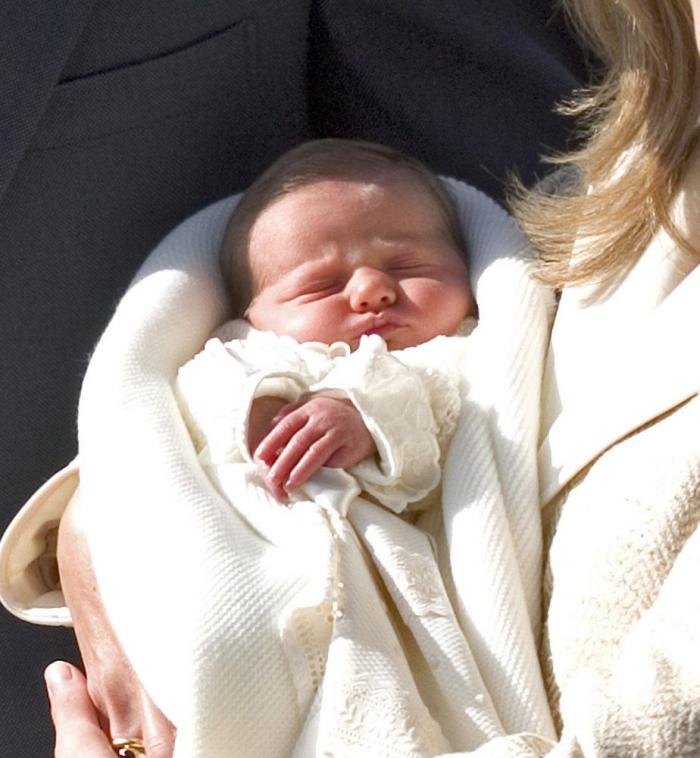 Detienen a una pareja en Cadaqués (Girona) por irse de copas y dejar a su bebé en casa