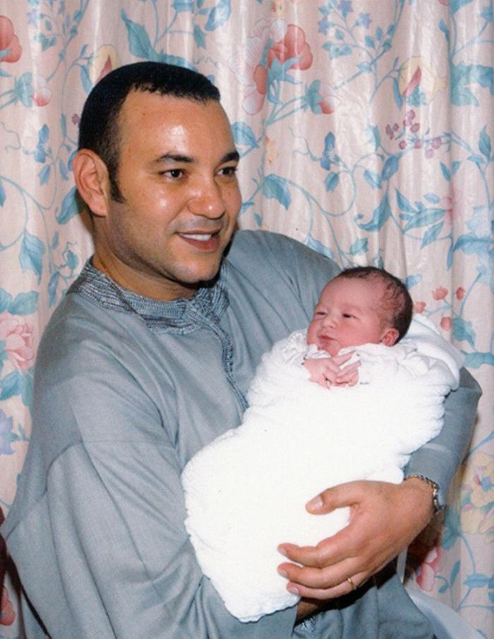 Detienen a una pareja en Cadaqués (Girona) por irse de copas y dejar a su bebé en casa