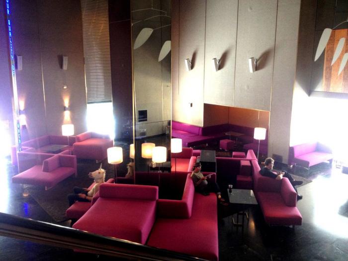 "Unicorning": posar con máscaras de unicornio es el nuevo "planking" (FOTOS)