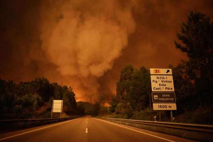 El incendio en el centro de Portugal deja ya 64 muertos y 135 heridos