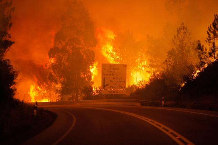El incendio en el centro de Portugal deja ya 64 muertos y 135 heridos