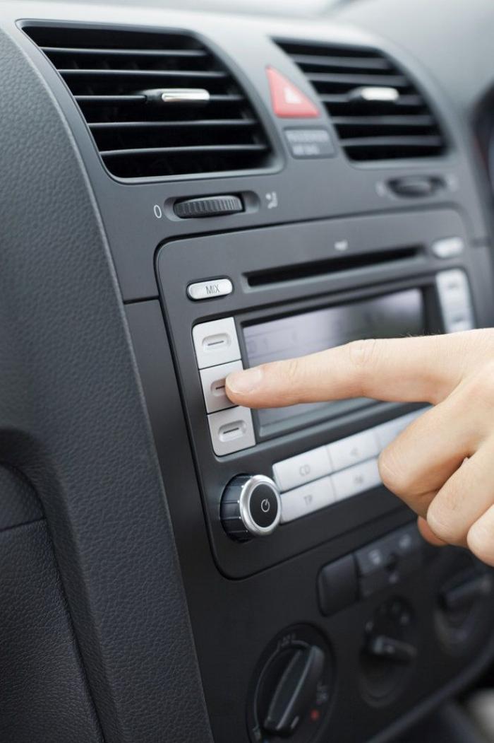 Cuidado con darle conversación a este conductor de Uber o acabarás cantando y bailando con él (VÍDEO)