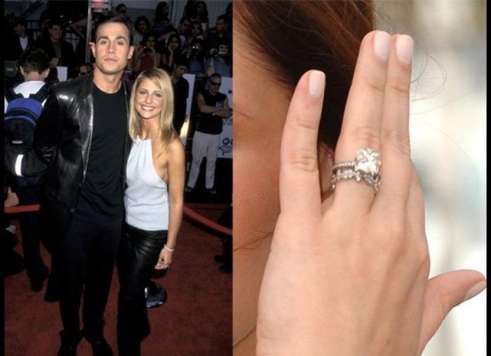 Scarlett Johansson presume de anillo de compromiso en la Comic Con de San Diego