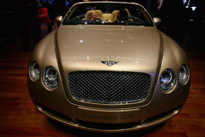 Cristiano Ronaldo le hace un regalo de 100.000 euros a su madre y le llueven las críticas