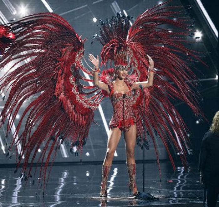 El presentador de Miss Universo se confunde y corona a la concursante equivocada (VÍDEO)