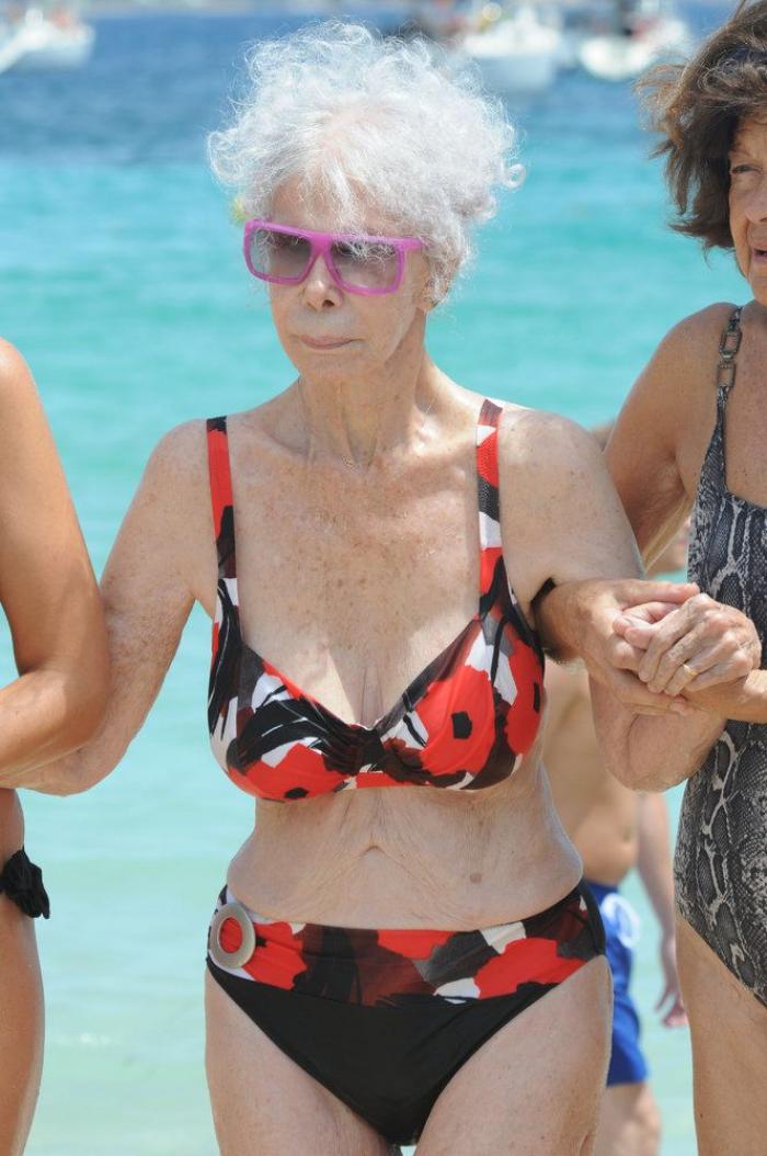 La Duquesa de Alba, en la playa: Ibiza para comenzar agosto (FOTOS)