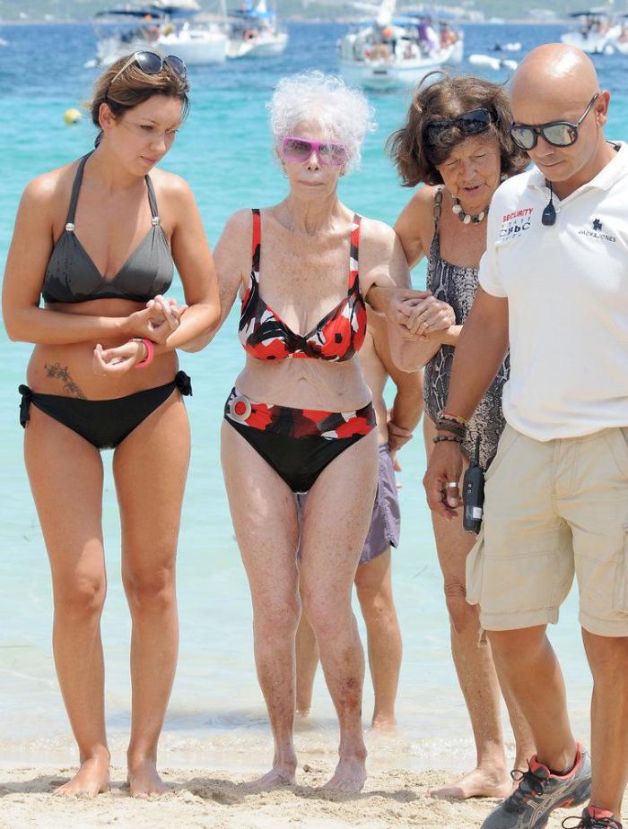 La Duquesa de Alba, en la playa: Ibiza para comenzar agosto (FOTOS)