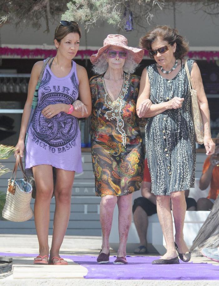 La Duquesa de Alba, en la playa: Ibiza para comenzar agosto (FOTOS)