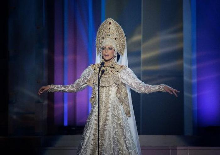 Dalí, un átomo y un orangután: los trajes regionales de Miss Universo 2017