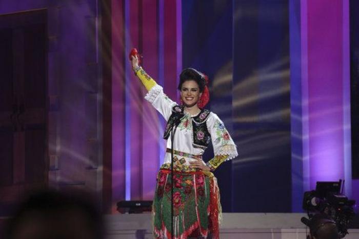 Dalí, un átomo y un orangután: los trajes regionales de Miss Universo 2017