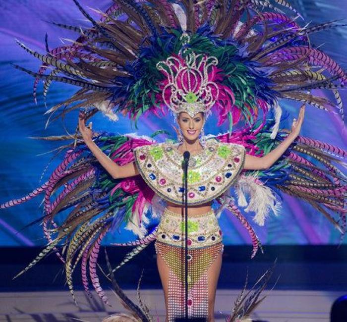 Dalí, un átomo y un orangután: los trajes regionales de Miss Universo 2017