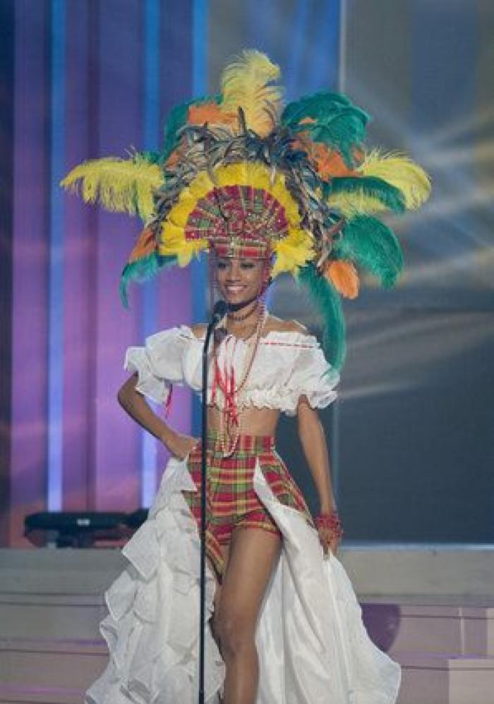 Dalí, un átomo y un orangután: los trajes regionales de Miss Universo 2017