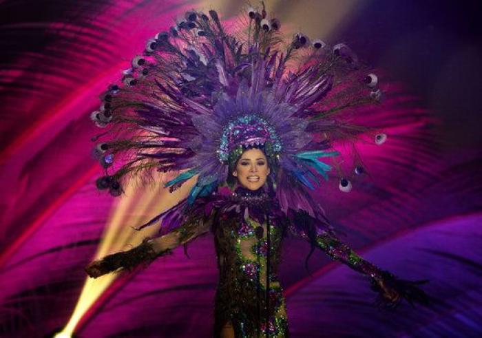 Dalí, un átomo y un orangután: los trajes regionales de Miss Universo 2017