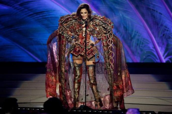 Dalí, un átomo y un orangután: los trajes regionales de Miss Universo 2017