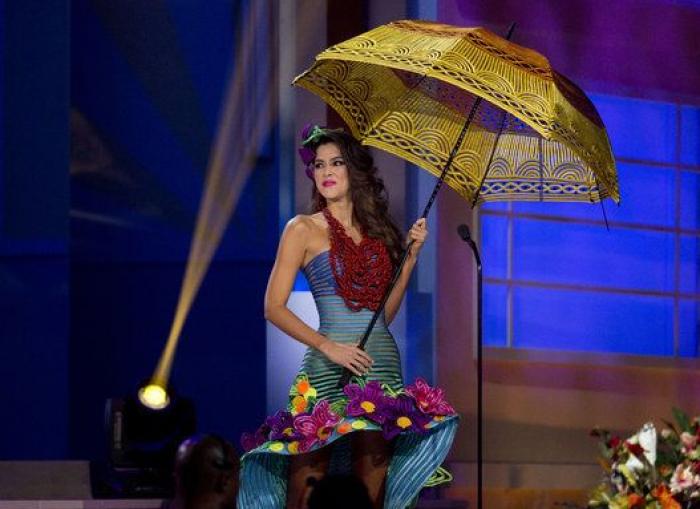 Dalí, un átomo y un orangután: los trajes regionales de Miss Universo 2017