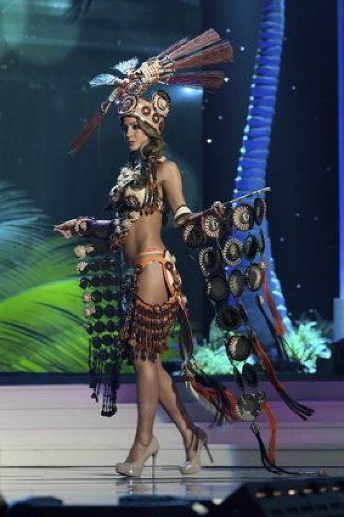 Dalí, un átomo y un orangután: los trajes regionales de Miss Universo 2017