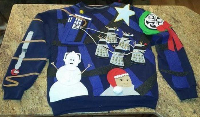 Papá Noel, Jesús y un cartón de agua: la desconcertante sudadera de Navidad que encontrarás en Primark