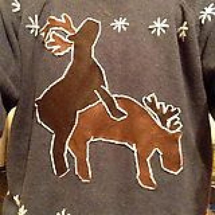 Papá Noel, Jesús y un cartón de agua: la desconcertante sudadera de Navidad que encontrarás en Primark