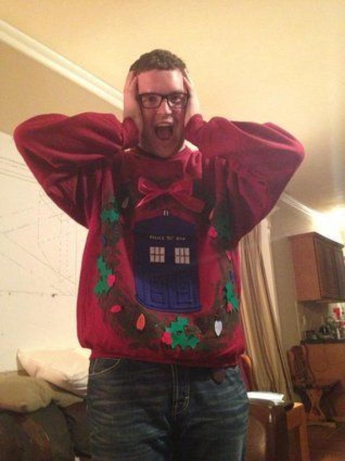 Papá Noel, Jesús y un cartón de agua: la desconcertante sudadera de Navidad que encontrarás en Primark